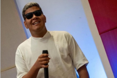 Dougllas Fernanddo lança pout-pourri com clássicos do carnaval