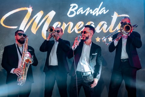 Do “sim” à pista de dança: as músicas mais pedidas nos casamentos e a experiência da Banda Menegato